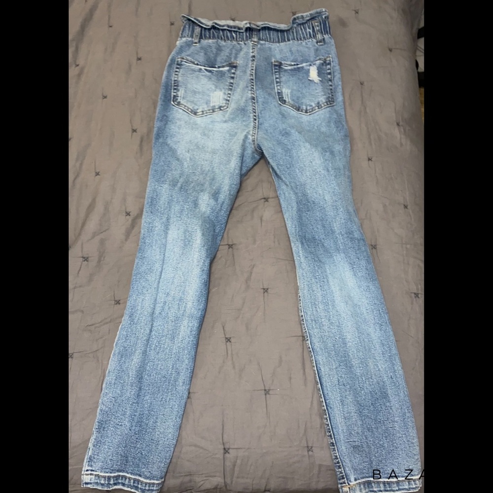 Snug high waisted mom jeans
